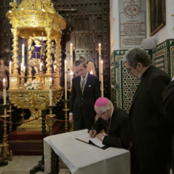 VISITA DEL EXCELENTÍSIMO Y REVERENDÍSIMO Y MONSEÑOR ARZOBISPO DE SEVILLA